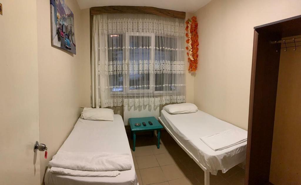 Auberge de jeunesse Hayat Pansiyon à Istambul Extérieur photo